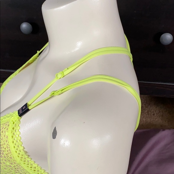 Victoria’s Secret Criss-cross Soft CUPS Bra Sexy - Picture 5 of 8